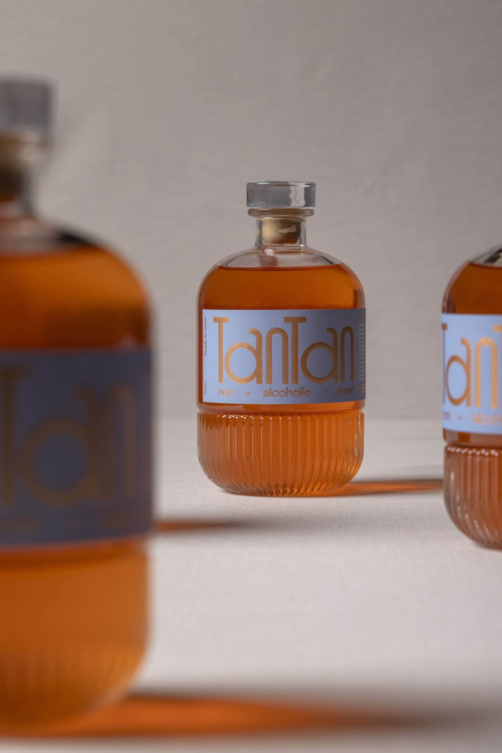 Gruppo di bottiglie TANTAN 70cl aperitivo italiano senza alcol