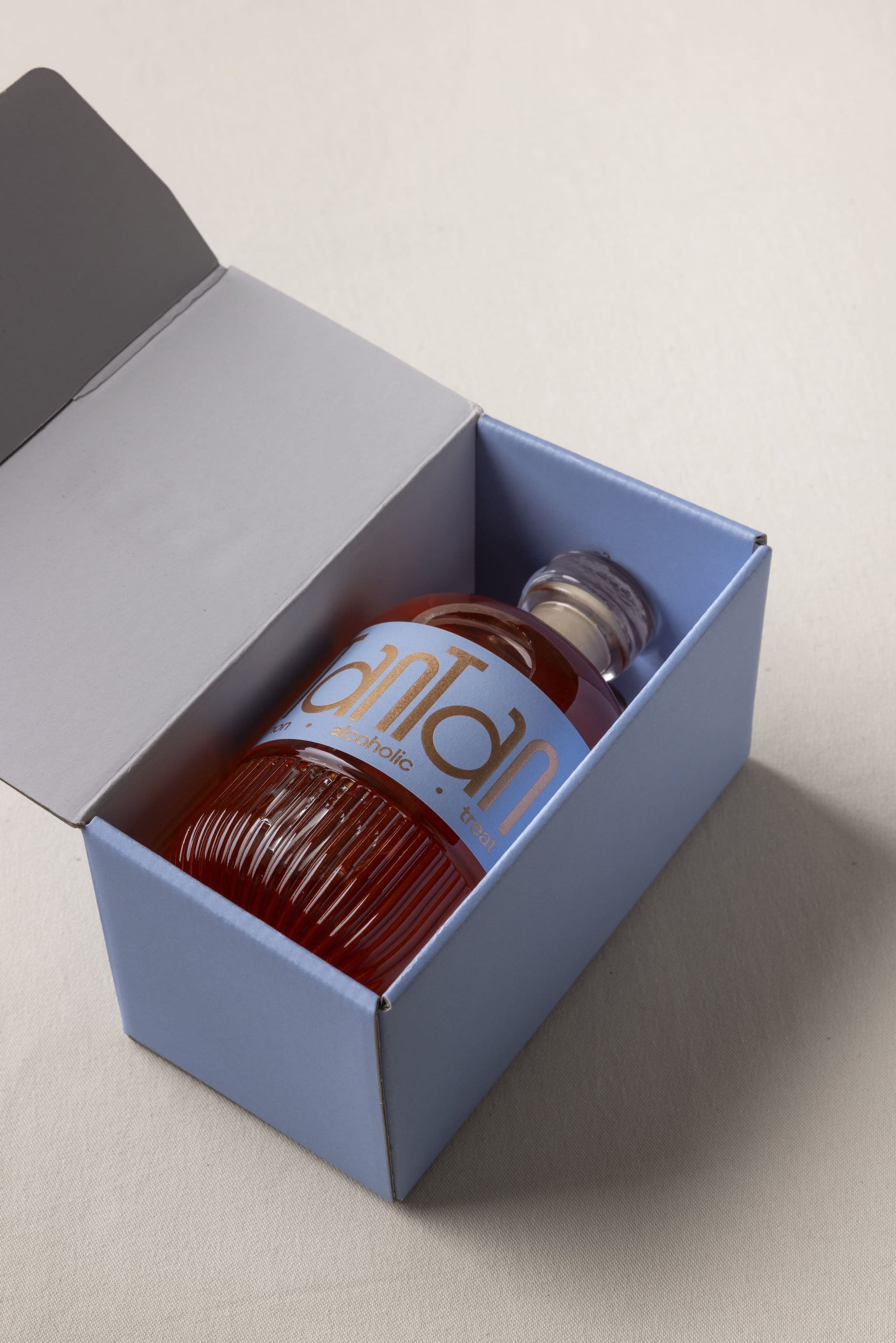 Dettaglio bottiglia TANTAN Gift Box aperitivo senza alcol